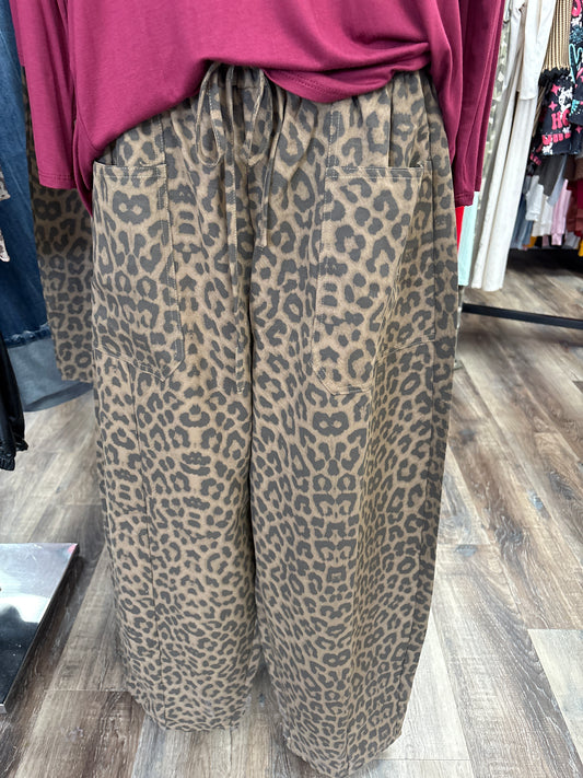 Leopard barrel pants