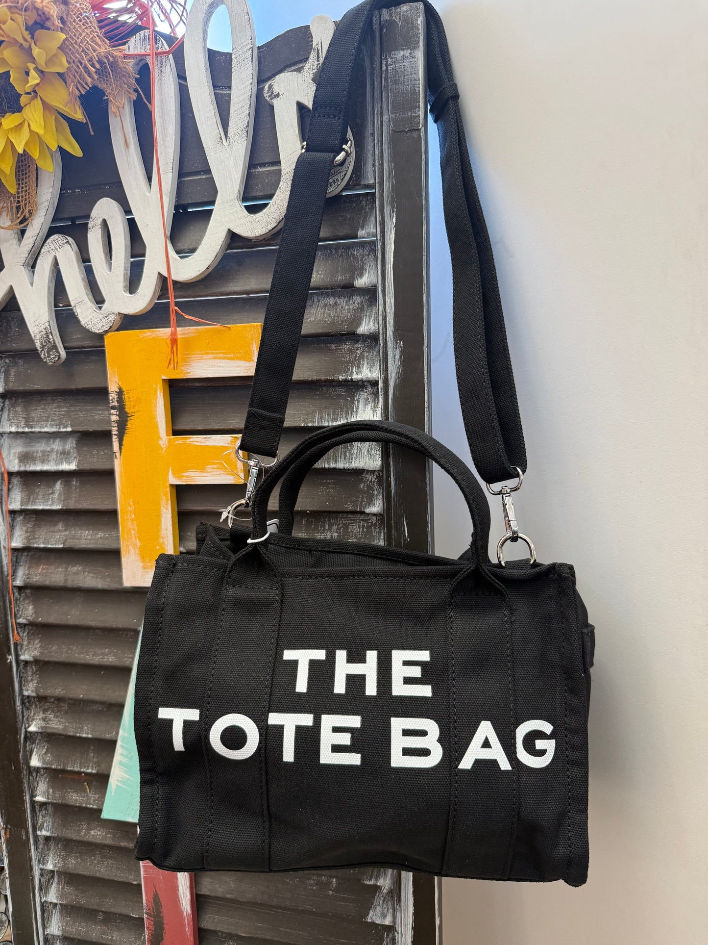 The tote bag (cloth)